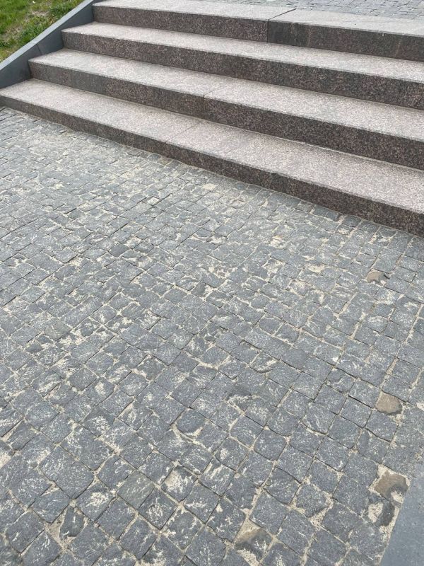 Брусчатка пилено-колотая Габбро Диабаз